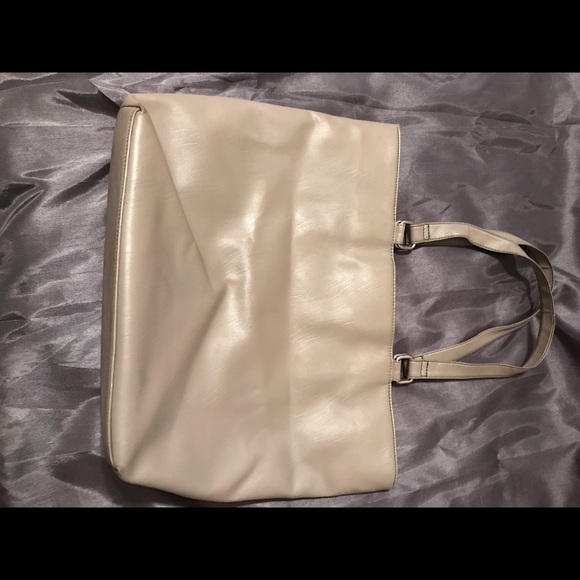 Large Nine West tote - Picture 3 of 6